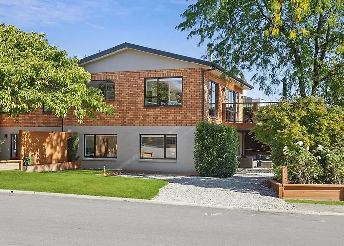 Tree On Your Doorstep! * Wanaka