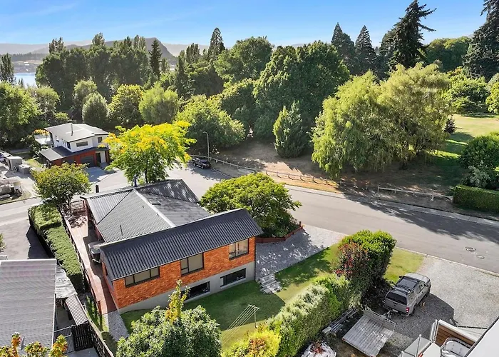 Tree On Your Doorstep! * Wanaka